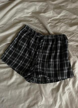 Шорти у клітинку на завʼязках