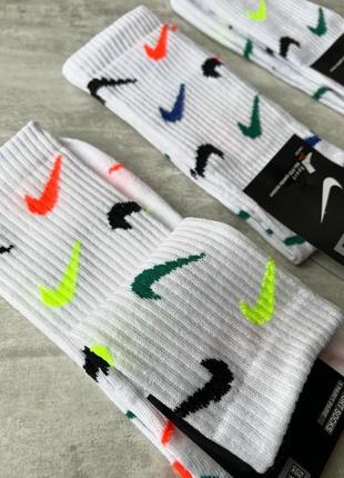 Носки белые nike с цветными лого, высокие белые носки найк с резинкой мужские/женские классика длинные носки для тренировок спортивные5 фото