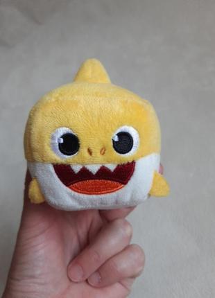 М'яка іграшка baby shark кубик маленький акуленок музичний pinkfong