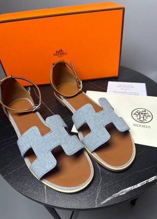 Босоножки в стиле hermes