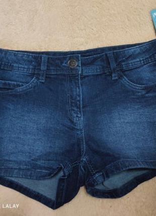 Коротенькі джинсові шорти