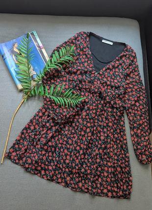 Красивое короткое платье в цветочный принт xxs/xs