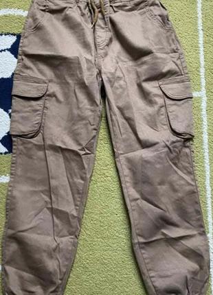 Джинсы с накладными карманами карго