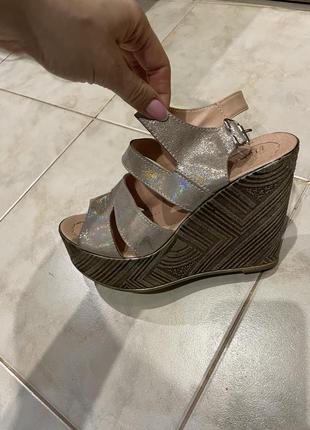 Босоножки на платформе, 39 размер 24,5 по потолке, без нюансов обувались пару раз