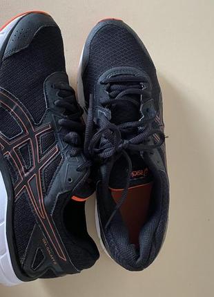 Кроссовки asics.