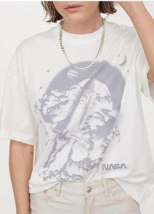 Классная футболка с принтом nasa от h&m