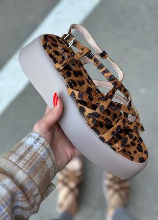 Босоніжки в наявності8 фото