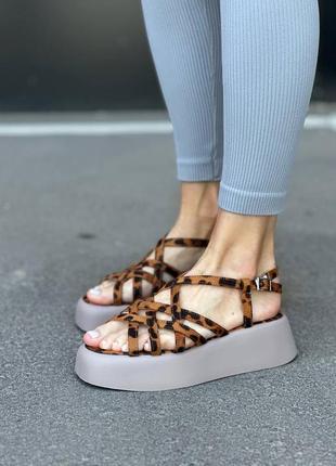 Босоніжки в наявності3 фото