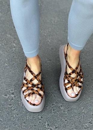 Босоніжки в наявності5 фото