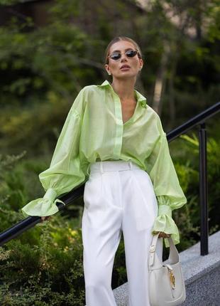 Рубашка однотонная с длинными объемными рукавами с широкими манжетами