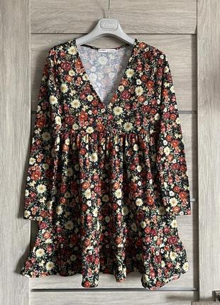 Платье платье в цветочный принт pull & bear