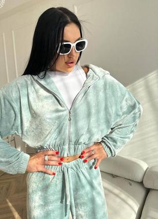 Велюровый костюм