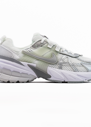 Жіночі кросівки v2k runtekk "white metallic"