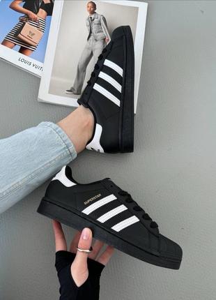 Трендовые кроссовки adidas superstar