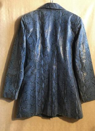 Шкіряний синій в зміїний принт піджак