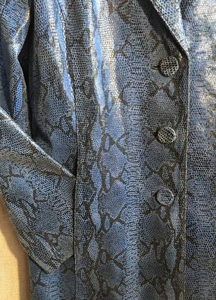 Шкіряний синій в зміїний принт піджак