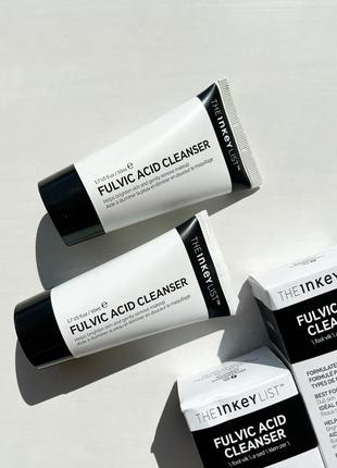 Осветляющий гель для умывания the inkey list. fulvic acid brightening cleanser