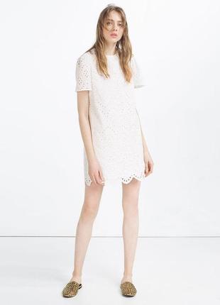 Белое хлопковое мини платье-мини прошва