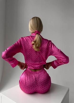 Комплект шелковая женская пижама victoria's secret с красивым дизайном рубашка и шорты розового цвета s6 фото