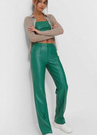 Актуальный кожаный костюм, кожаный костюм в стиле zara, топ + штаны из экокожи, стильный кожаный костюм,