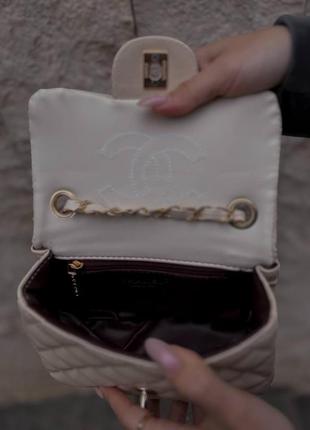 Красивая универсальная женская сумочка клатч из кожи chanel шанель с ручкой через плечо бежевого цвета6 фото