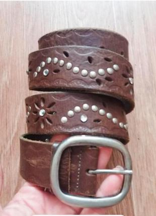 Ремень женский, кожаный, крутящий, добротный.