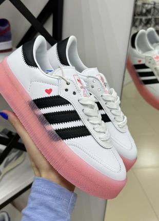 Брендовые женские кроссовки adidas samba из искусственной кожи белые с розовой резиновой подошвой 362 фото