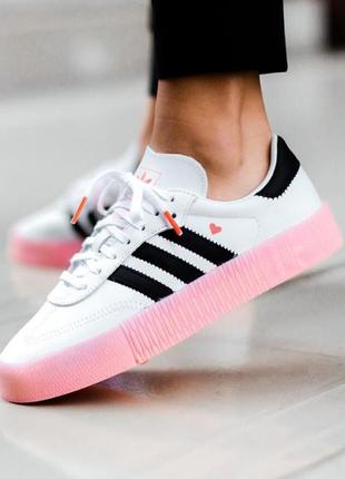 Брендовые женские кроссовки adidas samba из искусственной кожи белые с розовой резиновой подошвой 3610 фото