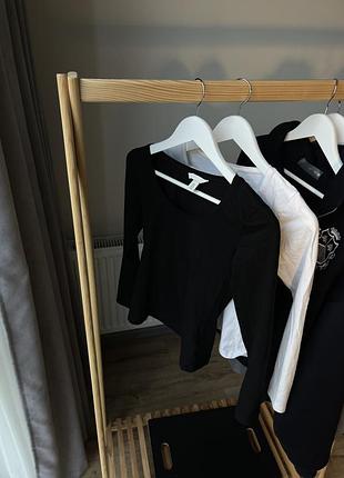 Белый и черный лонгслив от h&m