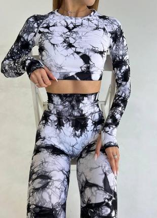 Рашгард з мармуровим принтом чорно-білого кольору, розмір m