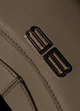 Стильна універсальна сумочка для жінок з ручкою balenciaga сумка баленсіага брендова бежева шкіряна8 фото