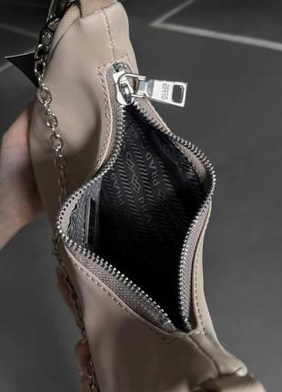Элегантная и стильная женская сумочка prada прада брендовая нейлоновая бежевая на цепочке9 фото