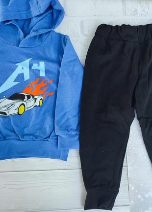 Спортивний костюм для хлопчика.