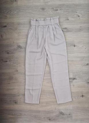 Легкие брюки чинос zara
