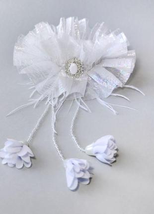 Изысканное украшение на резинку для девочки на первое сентября и на праздники.