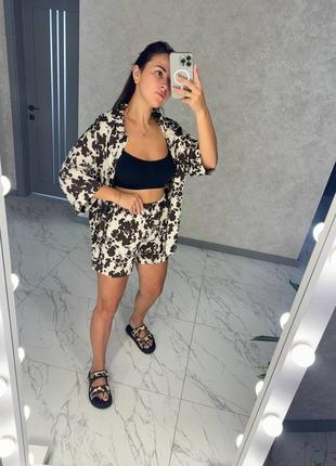 Удобный костюм в трендовых оттенках