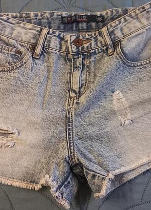 Джинсовые шорты