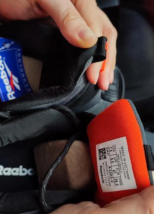 Чоловічі кросівки Чоловічі кросівки reebok 44 р edge сірі з помаранчевим водонепроникні відмінна якість рібок весняні осінні демісезонні кеди3 фото