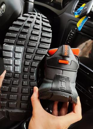 Чоловічі кросівки Чоловічі кросівки reebok 44 р edge сірі з помаранчевим водонепроникні відмінна якість рібок весняні осінні демісезонні кеди2 фото