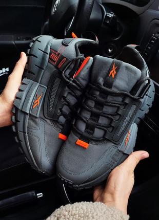 Чоловічі кросівки Чоловічі кросівки reebok 44 р edge сірі з помаранчевим водонепроникні відмінна якість рібок весняні осінні демісезонні кеди6 фото