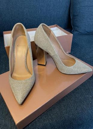 Итальянские туфли / босоножки из натуральной кожи как louboutin / jimmy choo / valentino