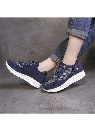 Легкие кроссовки с замочком
