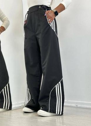 Штани в стилі adidas