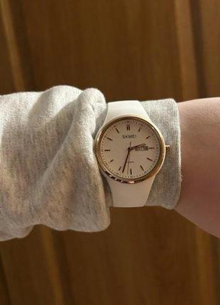 Женские кварцевые часы skmei vivo white из пластика белые с регулируемым каучуковм ремешком5 фото
