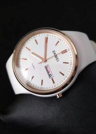 Женские кварцевые часы skmei vivo white из пластика белые с регулируемым каучуковм ремешком1 фото
