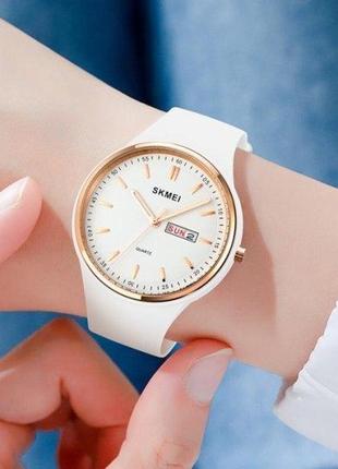 Женские кварцевые часы skmei vivo white из пластика белые с регулируемым каучуковм ремешком4 фото