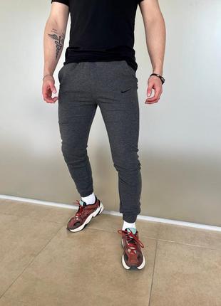 Мужские трикотажные спортивные штаны высокого качества тянутся и удобны в носке...