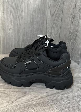 Кросівки zara