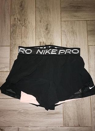 Женские спортивные шорты от nike