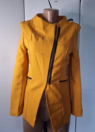 Пиджак горчичного цвета